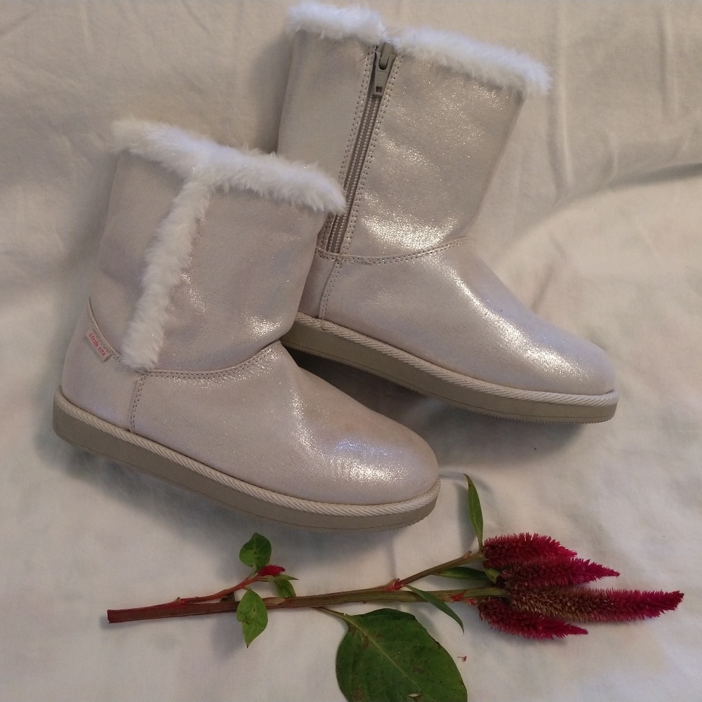 Adorable NWOT Stride Rite Girls' Silver Boots